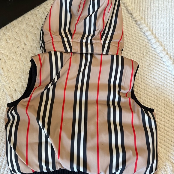 Burberry Kids’ Puffer Vest with Removable Hood - Picture 2 of 10